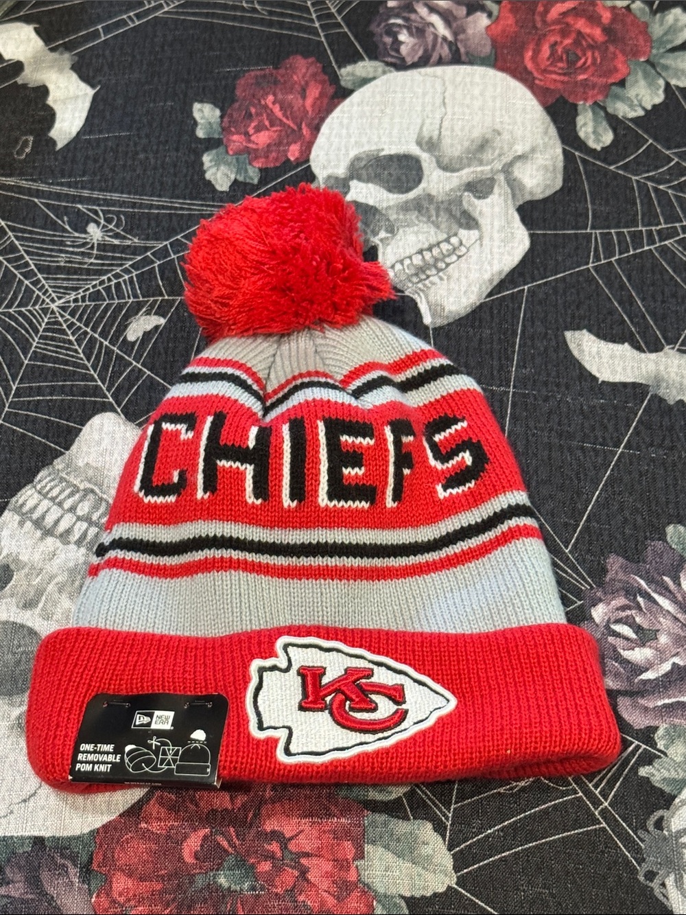 NWT KANSAS CITY CHIEFS x NEW ERA RED GREY BLACK WHITE BEANIE KNIT CAP OS NFL